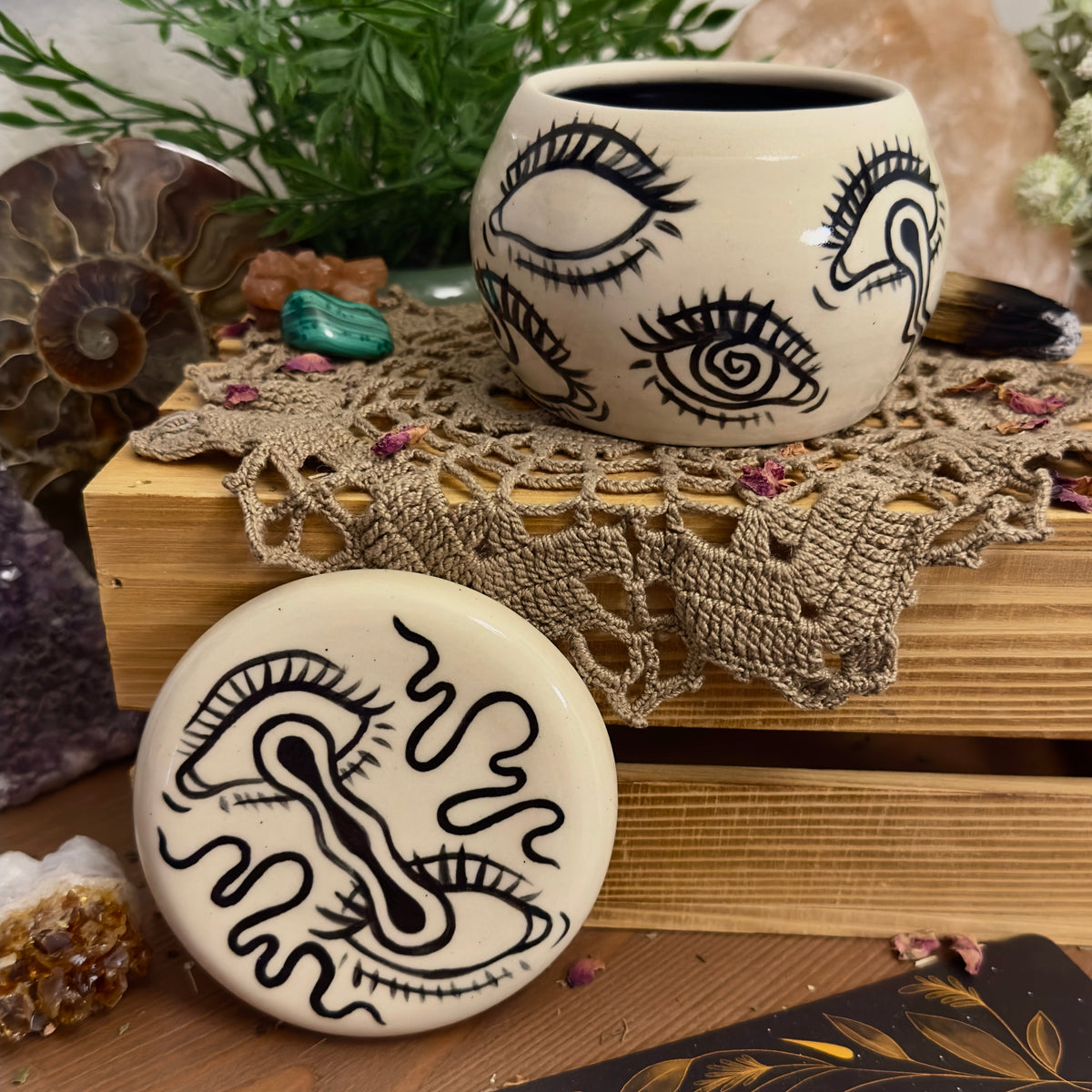 Eye Lidded - vessel