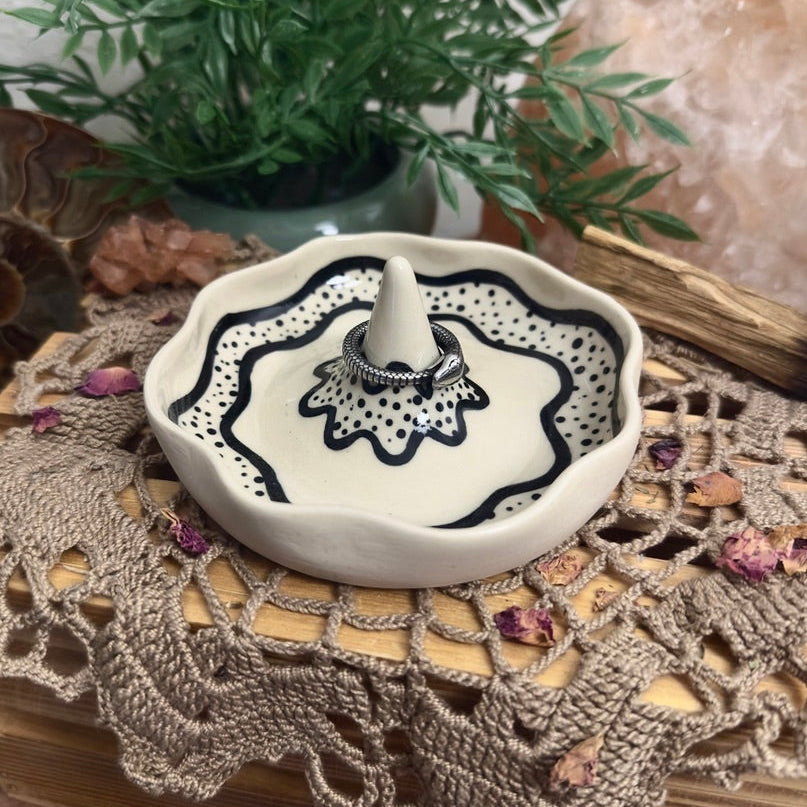 Squiggle - ring dish